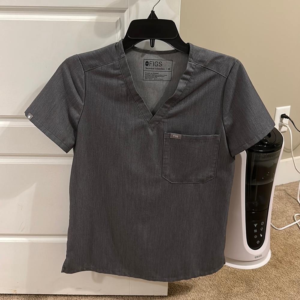 Figs scrub top